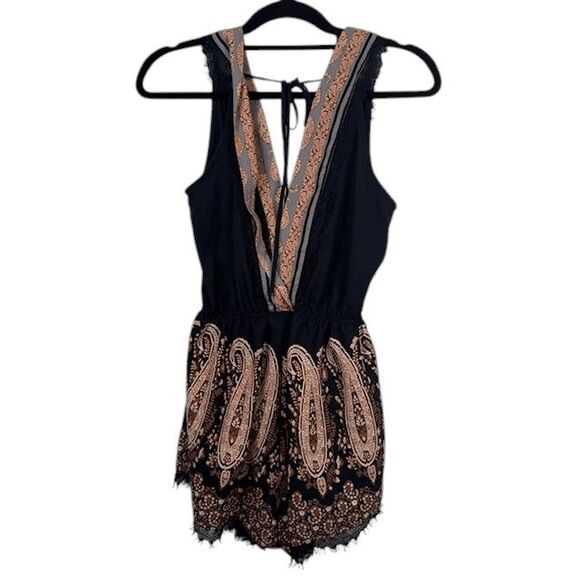 ILLA ILLA Sleeveless Short Romper Navy Blue Rust Paisley Lace Trim Size Small - Picture 1 of 7